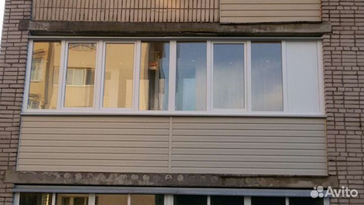 Пластиковый балкон с козырьком, лоджия пластик