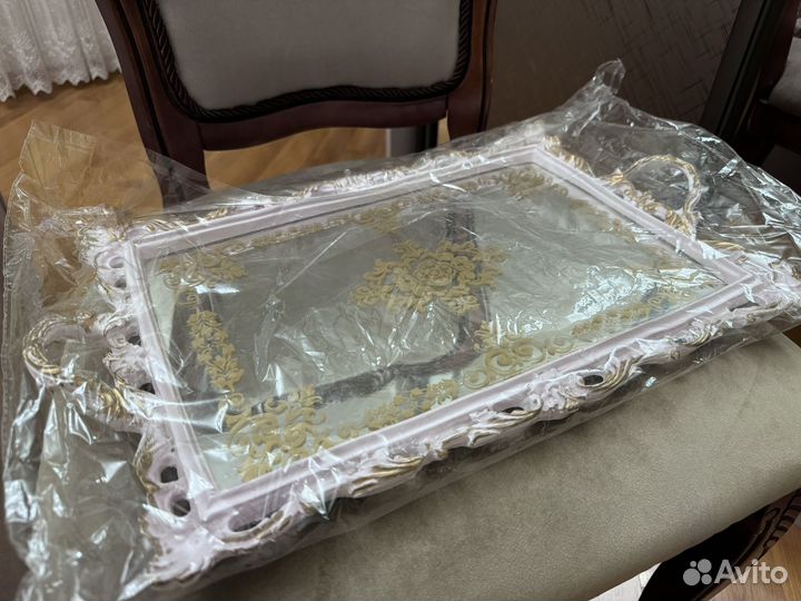 Поднос новый. Торга нет. Только самовывоз
