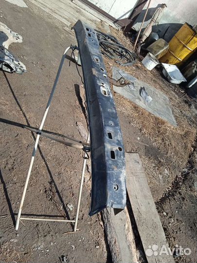 Усилитель переднего бампера Nissan Sunny Ниссан