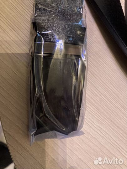 Мужской кожаный ремень черный