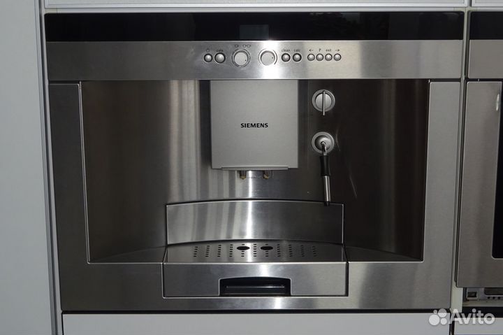 Встраиваемая кофемашина Siemens EF688/04(TK68E571)