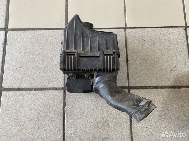 Корпус воздушного фильтра Mitsubishi Lancer VII