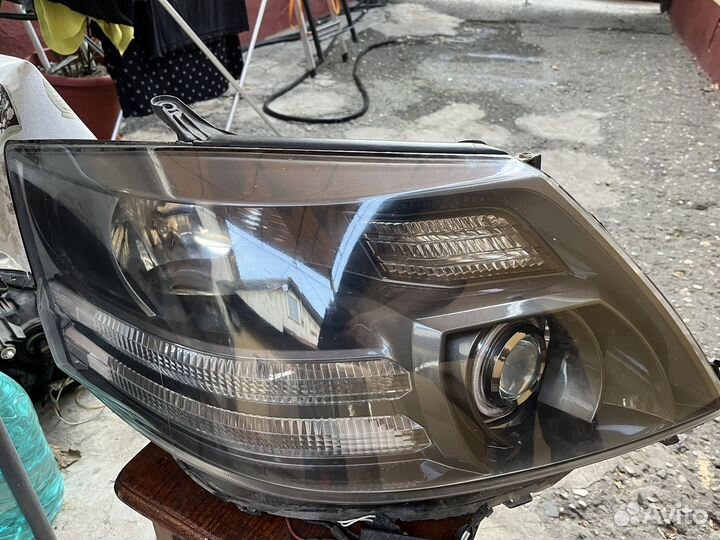 Фары на toyota alphard