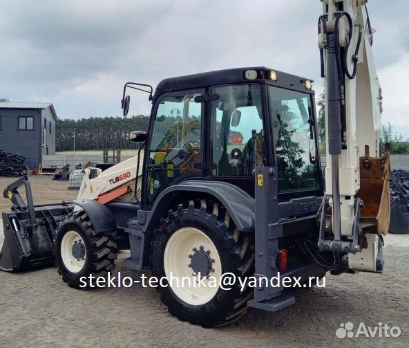 Стекло заднее на экскаватор погрузчик Terex