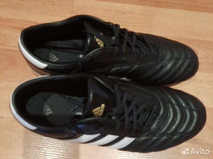 Футбольные бутсы adidas