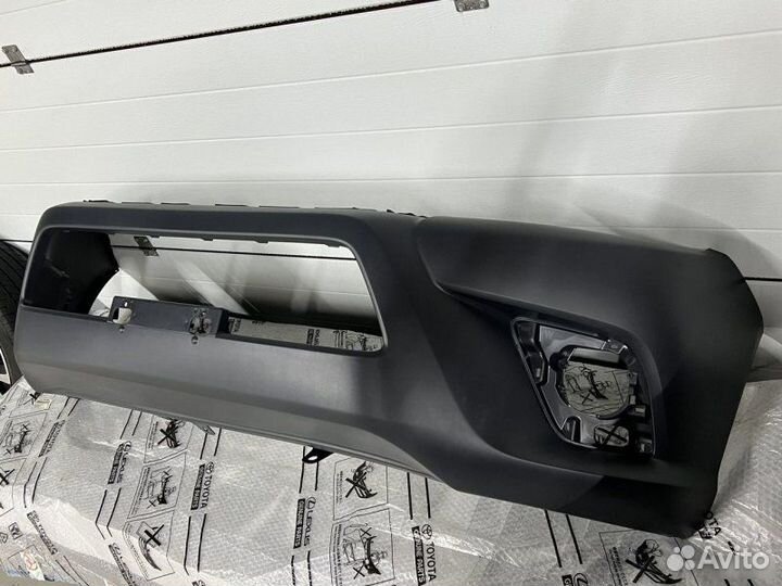 Бампер передний Toyota Hilux
