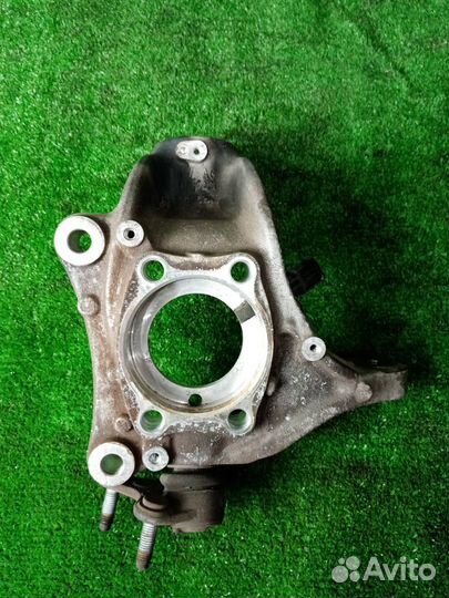 Кулак поворотный передний левый Volkswagen Passat