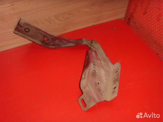 Петля капота левая 19207221 Cadillac SRX 2003-2009