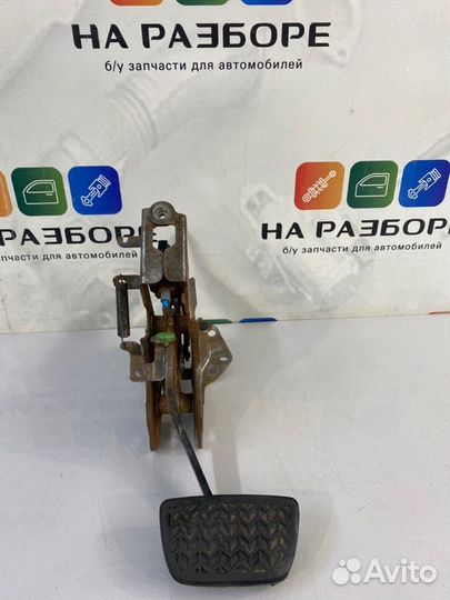 Педаль тормоза Toyota Camry XV70 2GR-FKS 2018