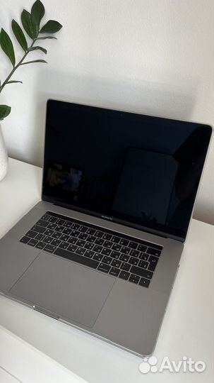 Macbook Pro 15 Retina 2017 i7