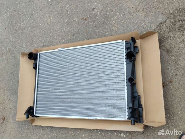 Радиатор охлаждения Мерседес 117 176 246 156