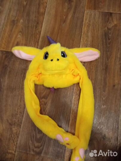 Шапка с двигающимися ушами