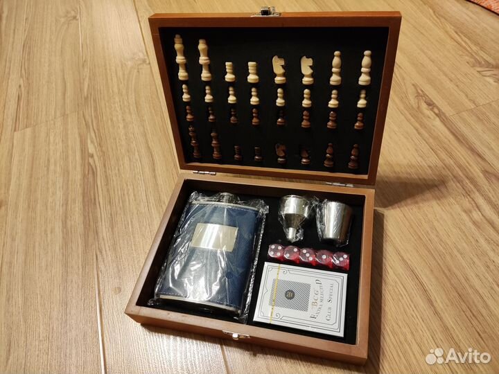 Мужской подарочный набор шахматы карты кости и т.д