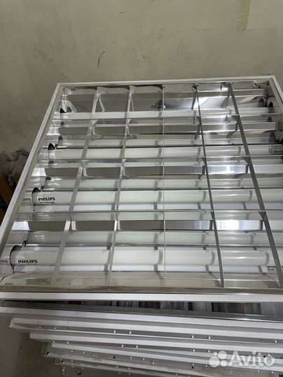 Светильники потолочные 20 шт. В рабочем состоянии