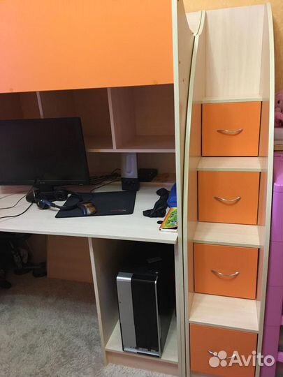 Детская кровать чердак со столом