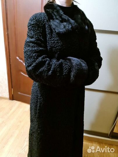 Шуба из каракуля 48-50 длинная черная
