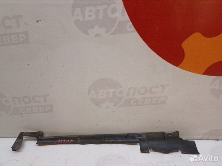 Уплотнитель правый Volkswagen Touareg 7L AXQ 2006