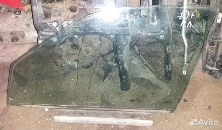 W210 Mercedes E Стекло двери