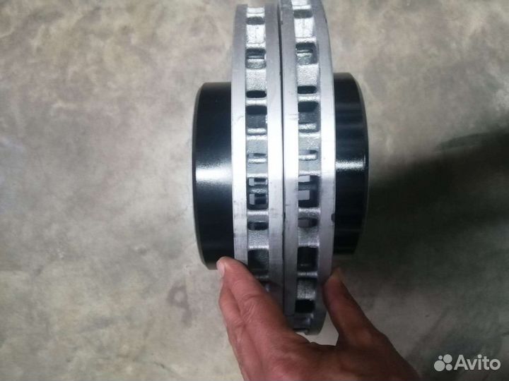 Диски тормозные передние LC100 LX470 новые