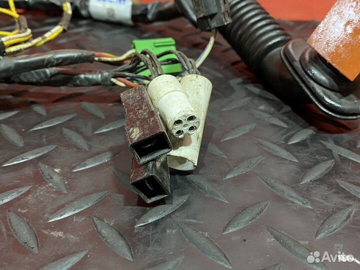 Проводка двери правой Daf XF105