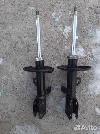 Продам передние стойки тойота