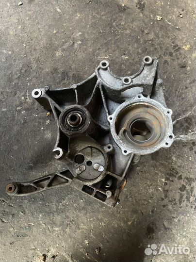 Кронштейн генератора VAG 028903143AF