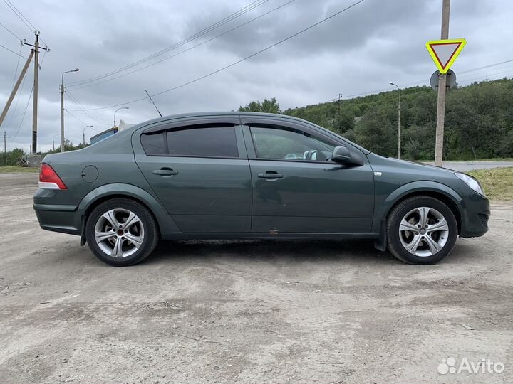 Opel Astra 1.8 AT, 2011, 188 000 км
