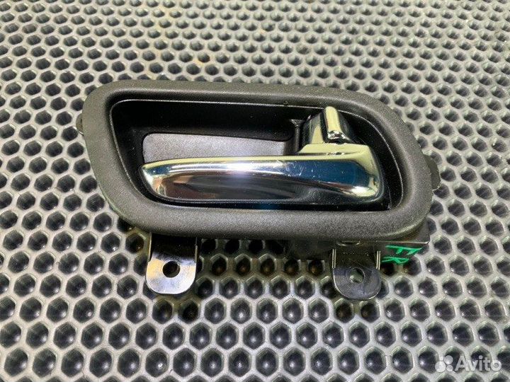 Ручка двери внутренняя прав. перед. Nissan Patrol