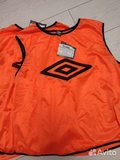 Манишки футбольные umbro