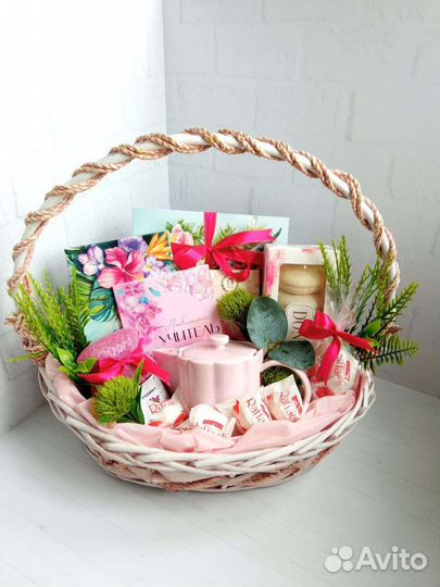 Подарочная корзина для учителя на 1 сентября