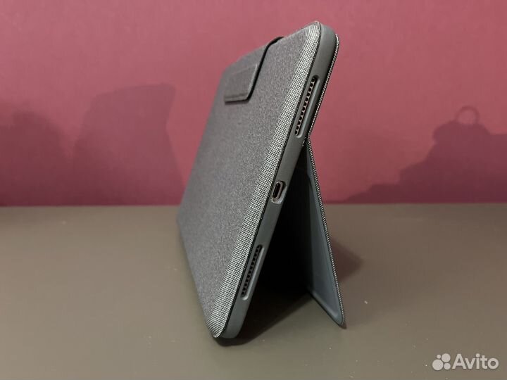 Чехол-клавиатура Logitech Folio Touch для iPad Air