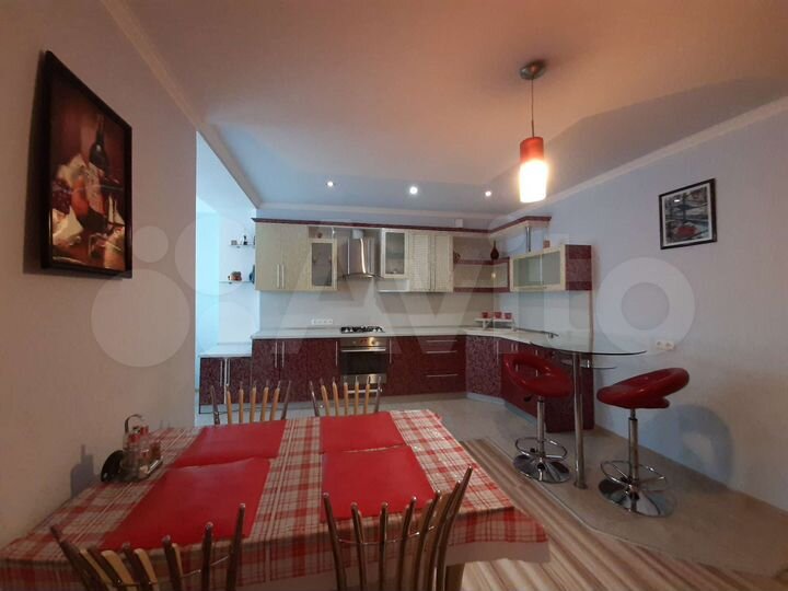 2-к. квартира, 70 м², 2/6 эт.