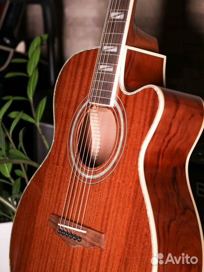 Акустическая гитара