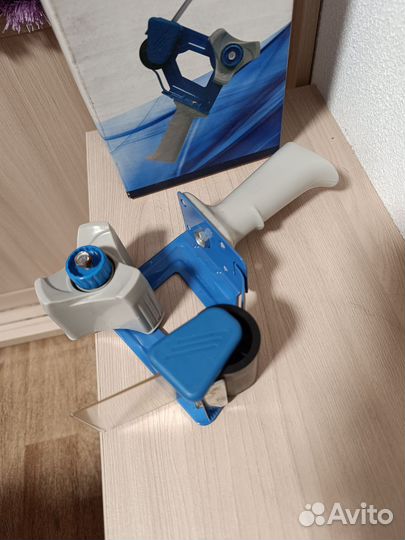 Диспенсер для скотча