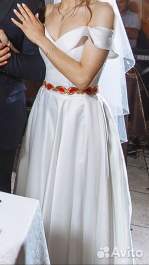 Свадебное платье 42 44 со шлейфом