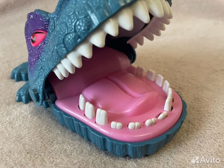 Настольная игра Bondibon Зубастый динозавр