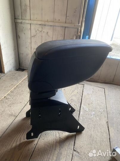 Подлокотник универсальный