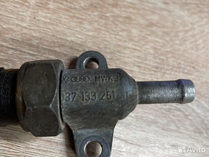 Датчик давления топлива VW 037133251