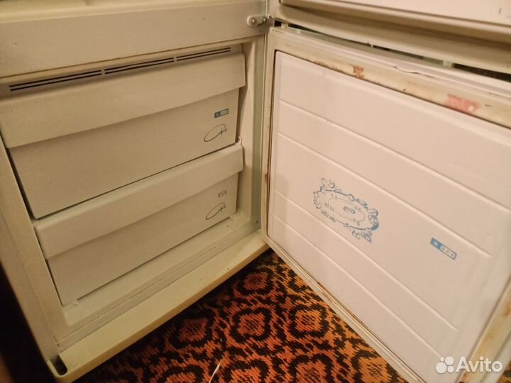 Холодильник на запчасти или ремонт