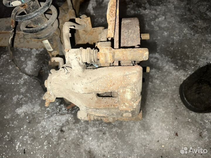 Супорт задний Geely Emgrand правый левый