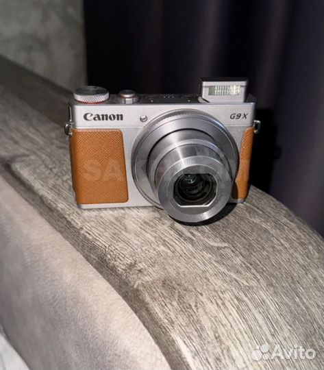 Компактный фотоаппарат canon