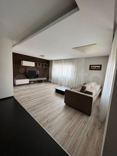 2-к. квартира, 82 м², 9/10 эт.