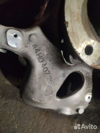 Кулак поворотный левый Audi A8 D4