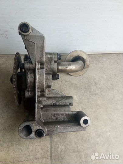 Насос масляный Volkswagen Golf 4 06A115105B