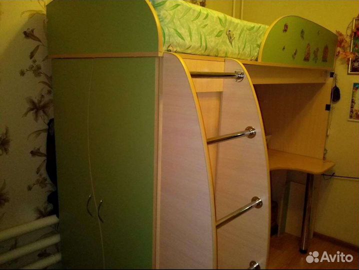 Двухъярусная кровать