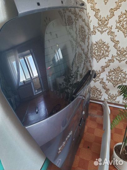 Дверь на Honda Freed Spike