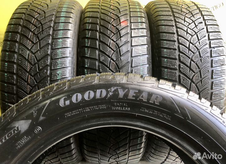 Goodyear UltraGrip Performance Gen-1 215/55 R17 98V