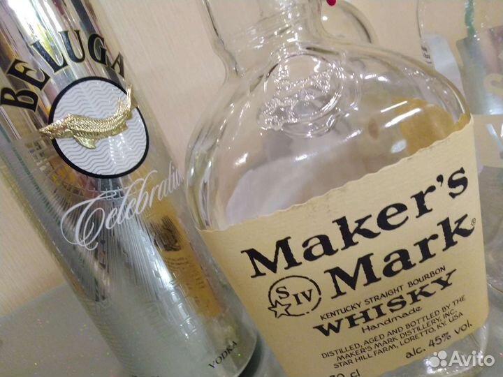 Пустые бутылки от элитного алкоголя