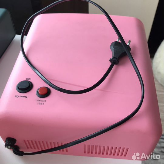 Ультрафиолетовая лампа для сушки ногтей