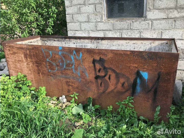 Ёмкость для воды и корма